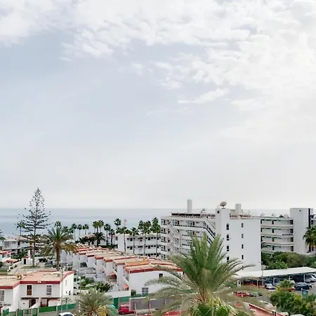 Sea Breeze Apartment *